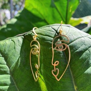 Gold wire Face Earrings ✨